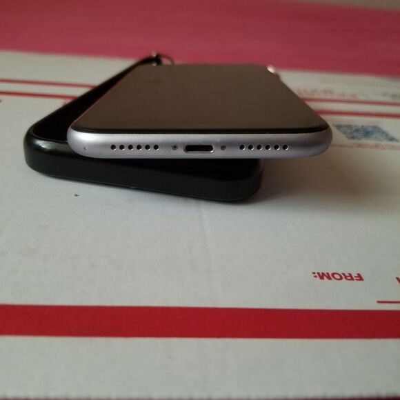 Apple iPhone 11 (Tmobile) - Picture 4 of 14